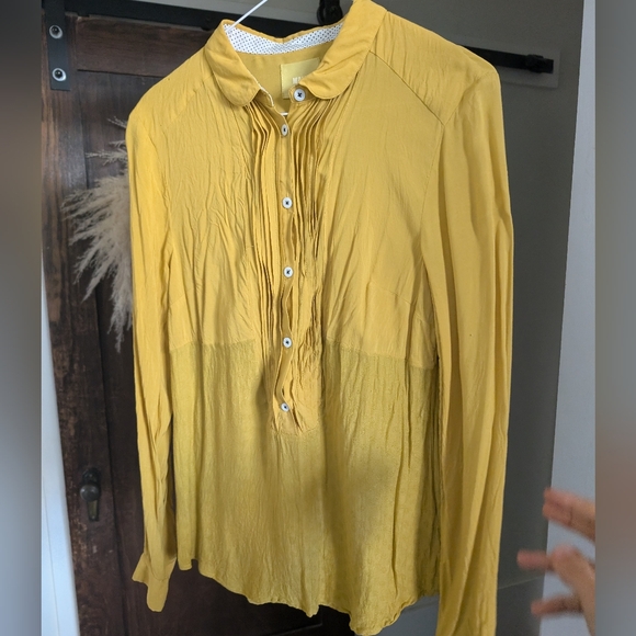 Yellow Maeve blouse with polka dot details, from Anthropologie - Picture 3 of 3